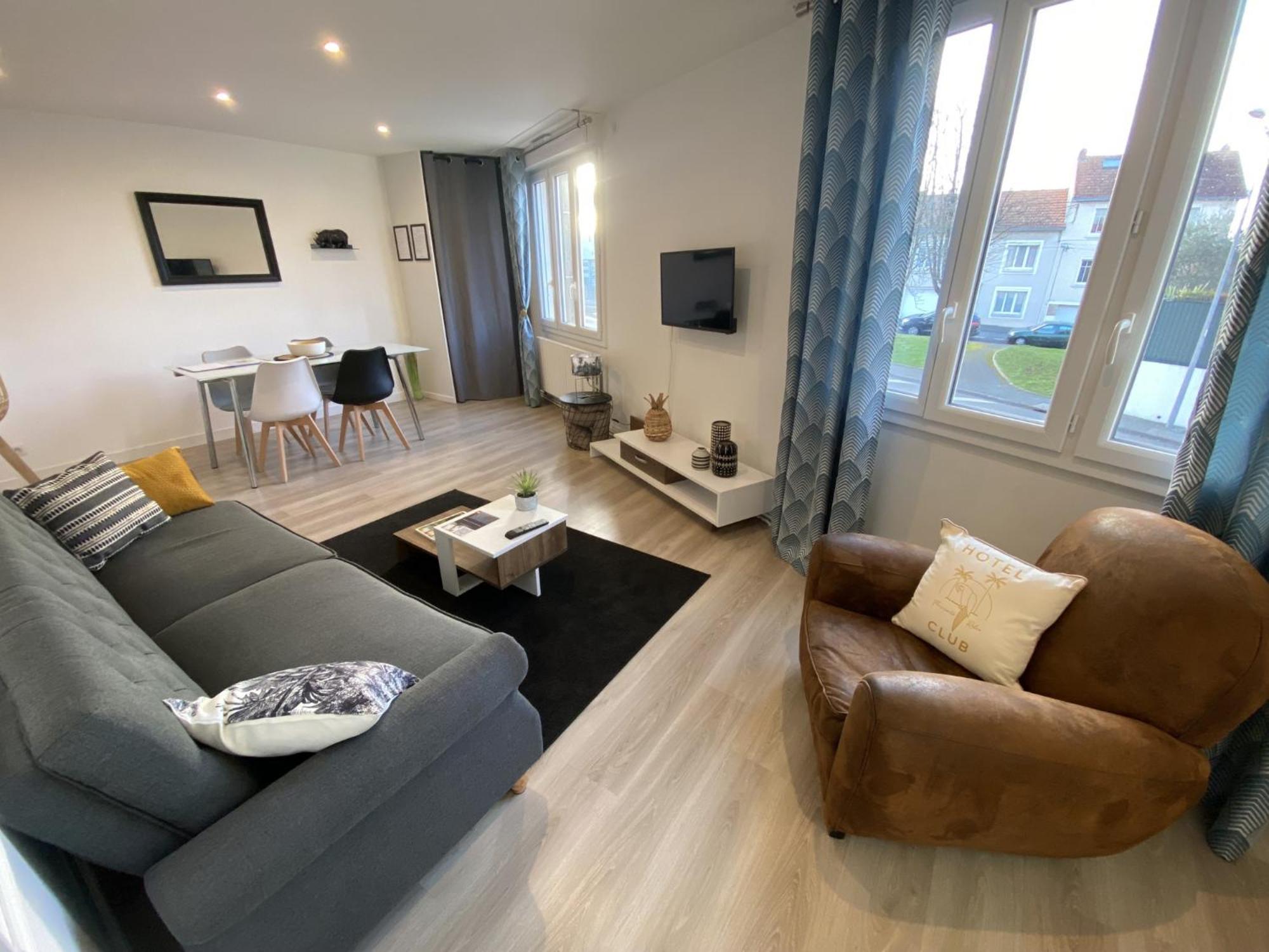 Appartement Cholet Les Halles Cote Jardin Exterior photo